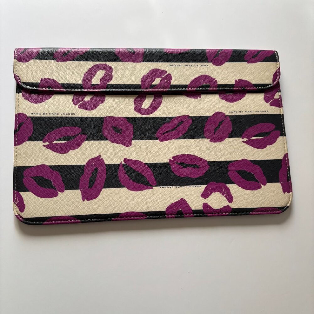 Marc by Marc Jacobs Incase Laptop Sleeve Stripes & Kisses Print